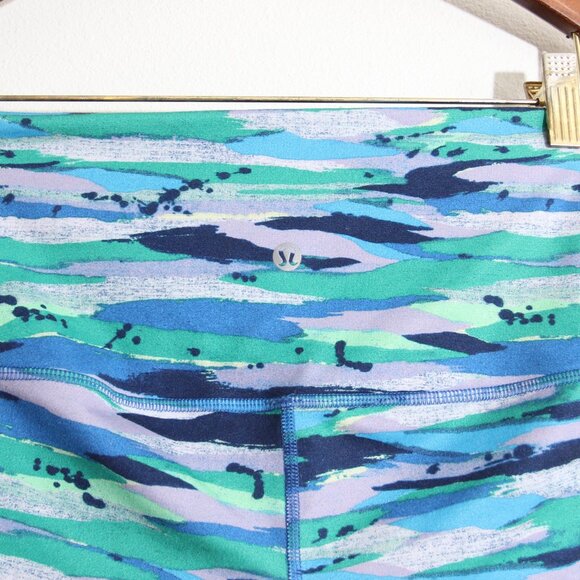 Lululemon Boogie Short (Roll Down) *Full-On Luon Seven Wonders Multi Size 4 - Picture 7 of 12